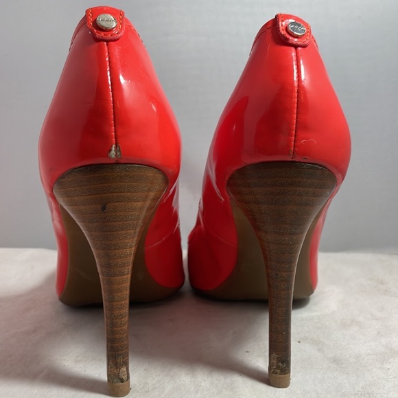Calvin Klein Orange Patent Leather Almond shaped closed toe whinnie pumps Size 9 - Picture 6 of 11